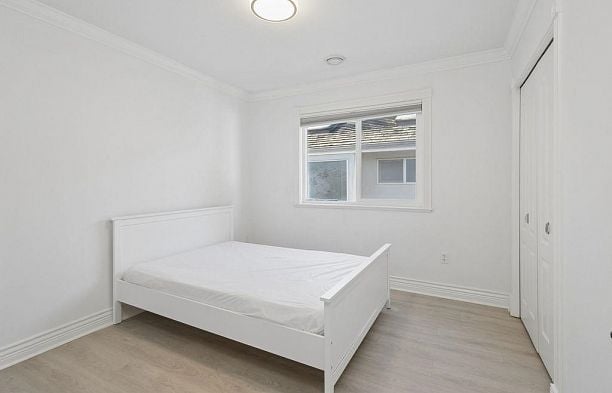 2709 W 37th Avenue MacKenzie Heights