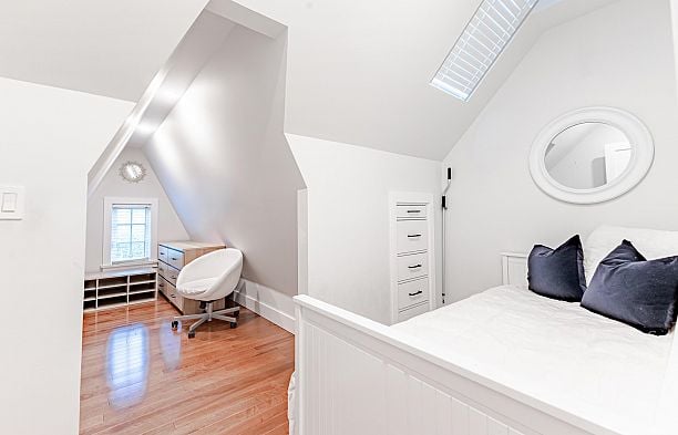 6713 Arbutus Street S.W. Marine