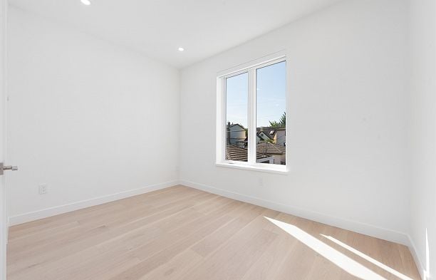 2 2750 W 19th Avenue Arbutus