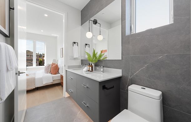 2 2750 W 19th Avenue Arbutus