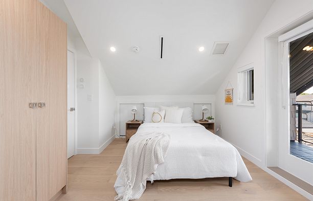 2 2750 W 19th Avenue Arbutus