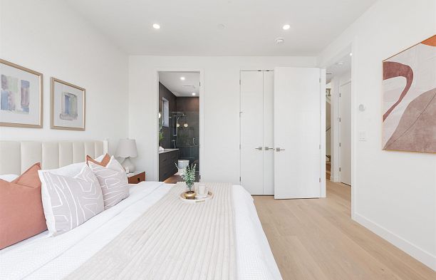 2 2750 W 19th Avenue Arbutus