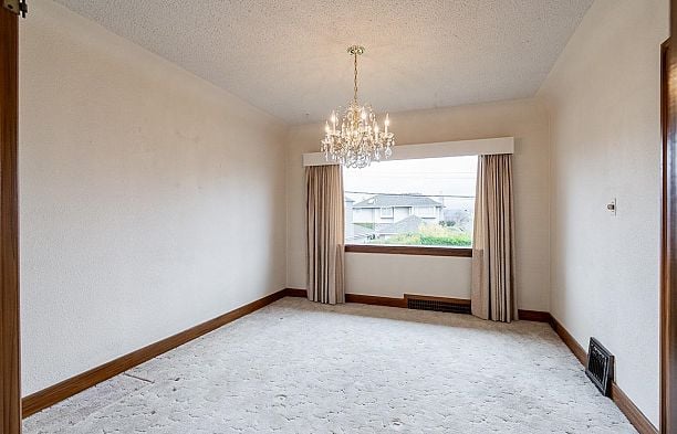 2715 W 31st Avenue MacKenzie Heights