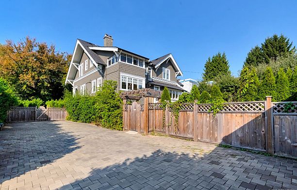 1670 W 49th Avenue South Granville