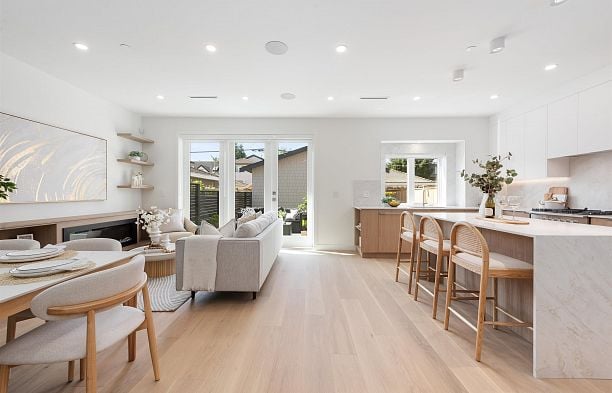 2 2750 W 19th Avenue Arbutus