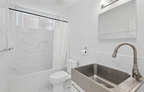 2709 W 37th Avenue MacKenzie Heights