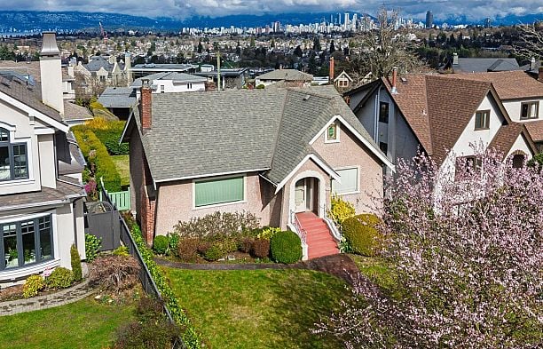 2715 W 31st Avenue MacKenzie Heights