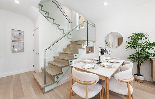 2 2750 W 19th Avenue Arbutus