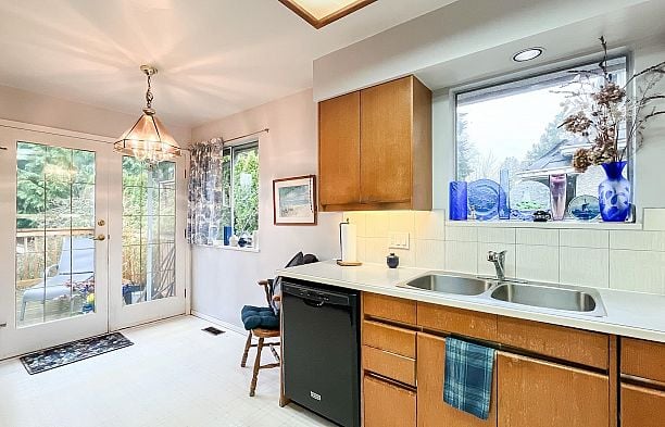 2810 W 31st Avenue MacKenzie Heights