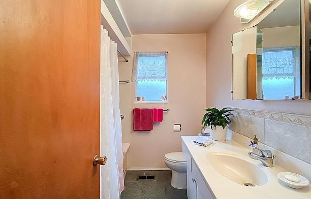 2810 W 31st Avenue MacKenzie Heights