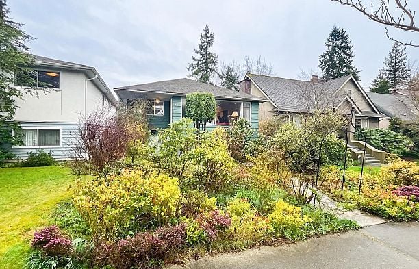 2810 W 31st Avenue MacKenzie Heights