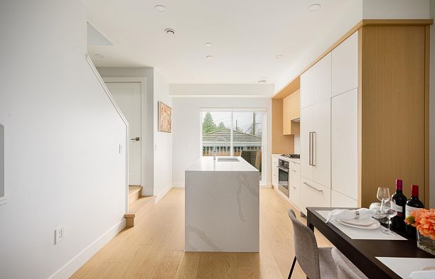 7661 Granville Street South Granville