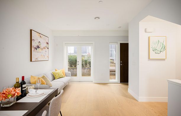 7661 Granville Street South Granville