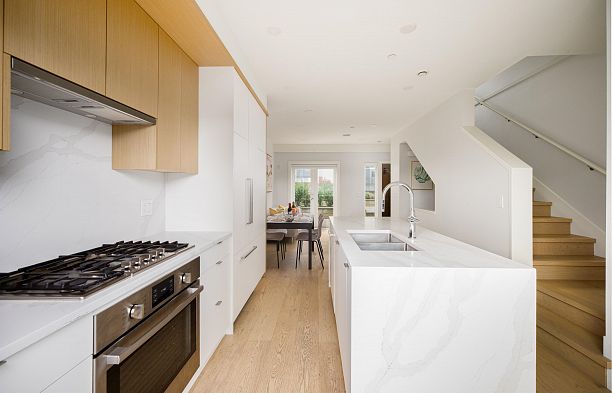 7661 Granville Street South Granville