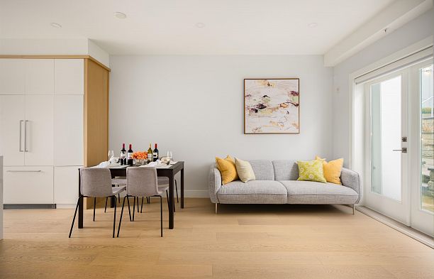 7661 Granville Street South Granville