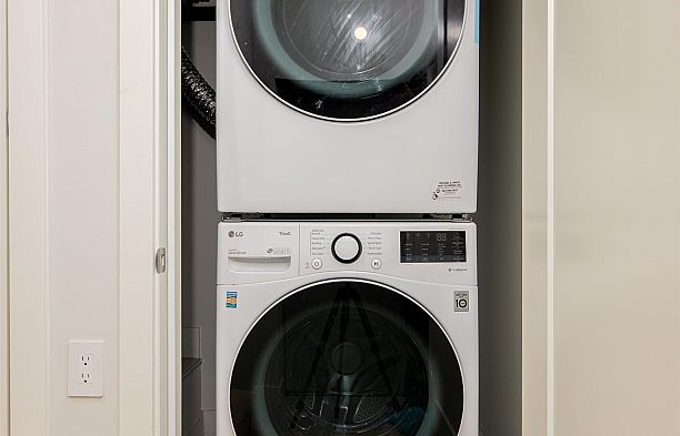 7661 Granville Street South Granville