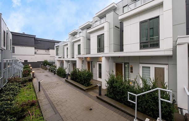 7661 Granville Street South Granville