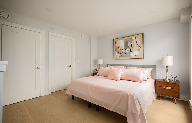 7661 Granville Street South Granville