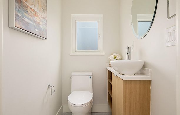 7661 Granville Street South Granville