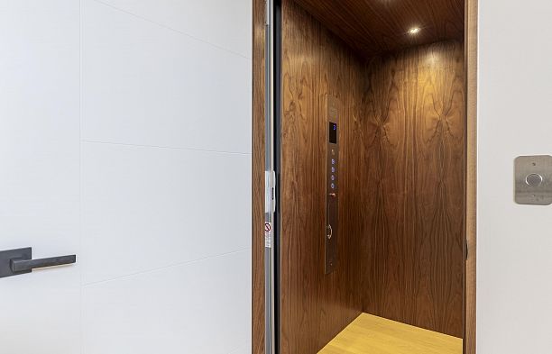 4384 Quesnel Drive Arbutus