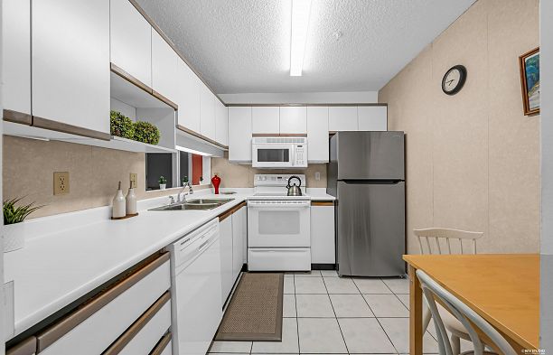 101 1924 Comox Street West End VW