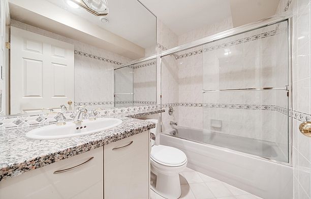 7088 Wiltshire Street South Granville