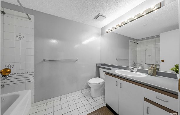 101 1924 Comox Street West End VW