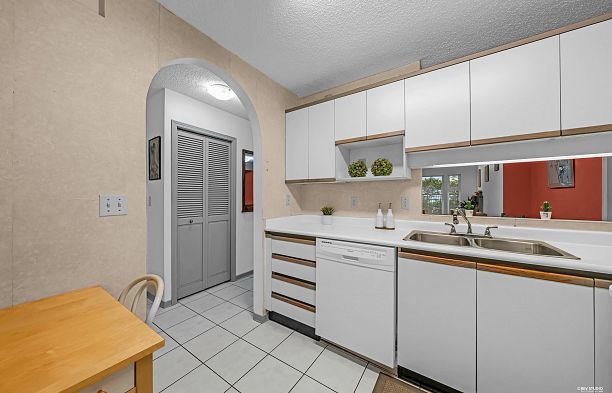 101 1924 Comox Street West End VW