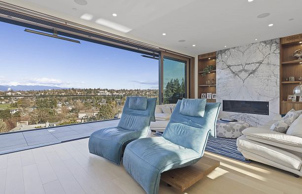 4384 Quesnel Drive Arbutus