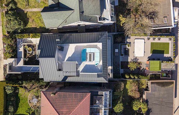 4384 Quesnel Drive Arbutus