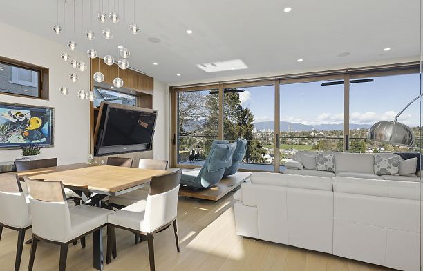 4384 Quesnel Drive Arbutus