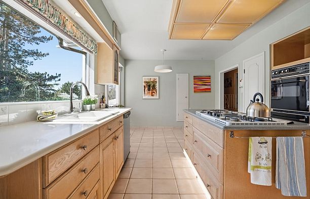 6034 Collingwood Place Southlands