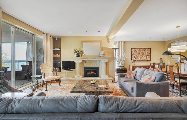 302 2015 Beach Avenue West End VW