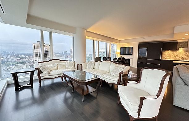 3301 1011 W Cordova Street Coal Harbour