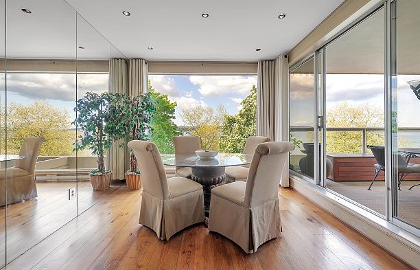 302 2015 Beach Avenue West End VW