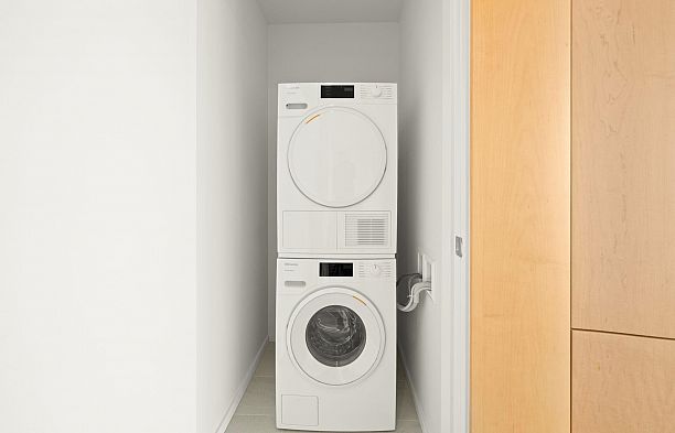 2004 1568 Alberni Street West End VW