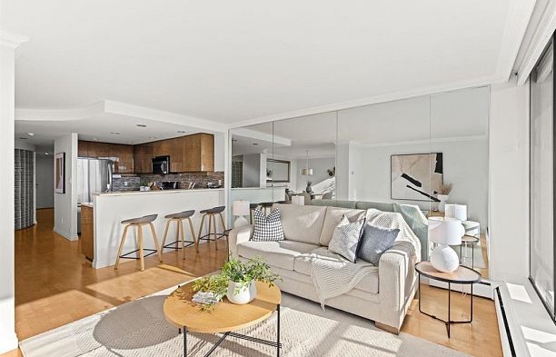 503 1995 Beach Avenue West End VW