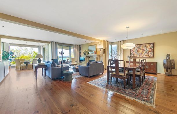 302 2015 Beach Avenue West End VW