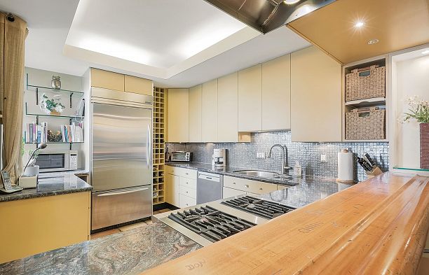 302 2015 Beach Avenue West End VW