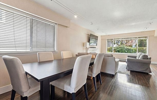 2779 W 33rd Avenue MacKenzie Heights