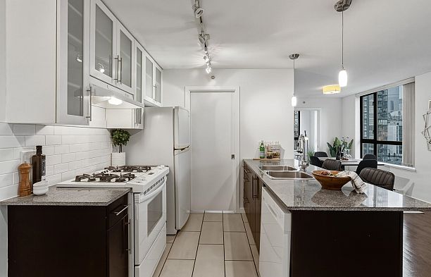 1102 1225 Richards Street Downtown VW