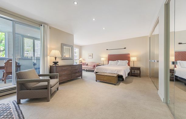 302 2015 Beach Avenue West End VW