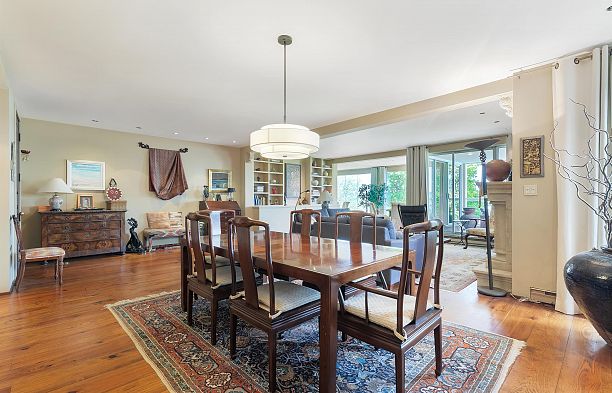 302 2015 Beach Avenue West End VW