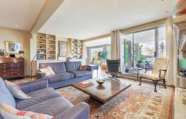 302 2015 Beach Avenue West End VW