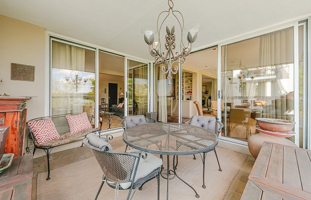 302 2015 Beach Avenue West End VW