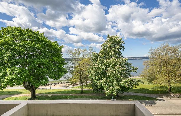 302 2015 Beach Avenue West End VW