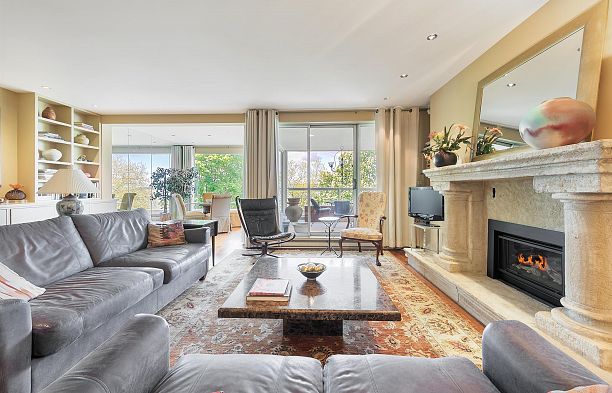 302 2015 Beach Avenue West End VW