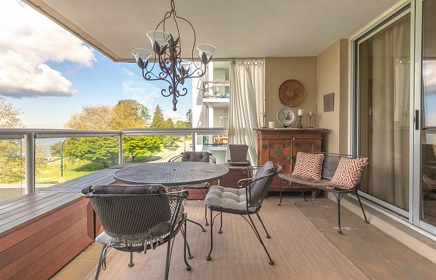 302 2015 Beach Avenue West End VW