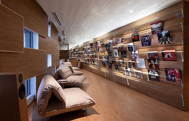 2004 1568 Alberni Street West End VW