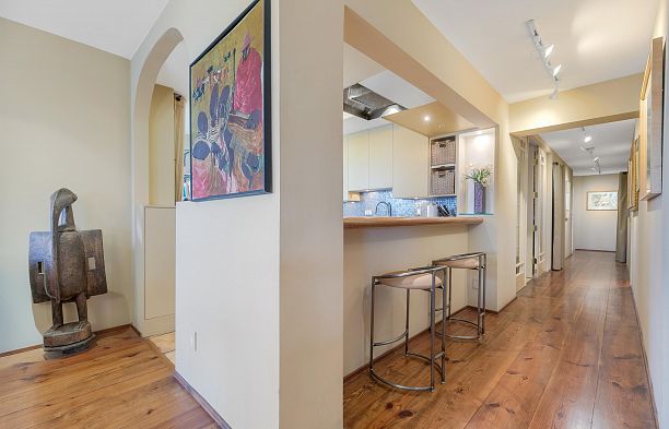 302 2015 Beach Avenue West End VW